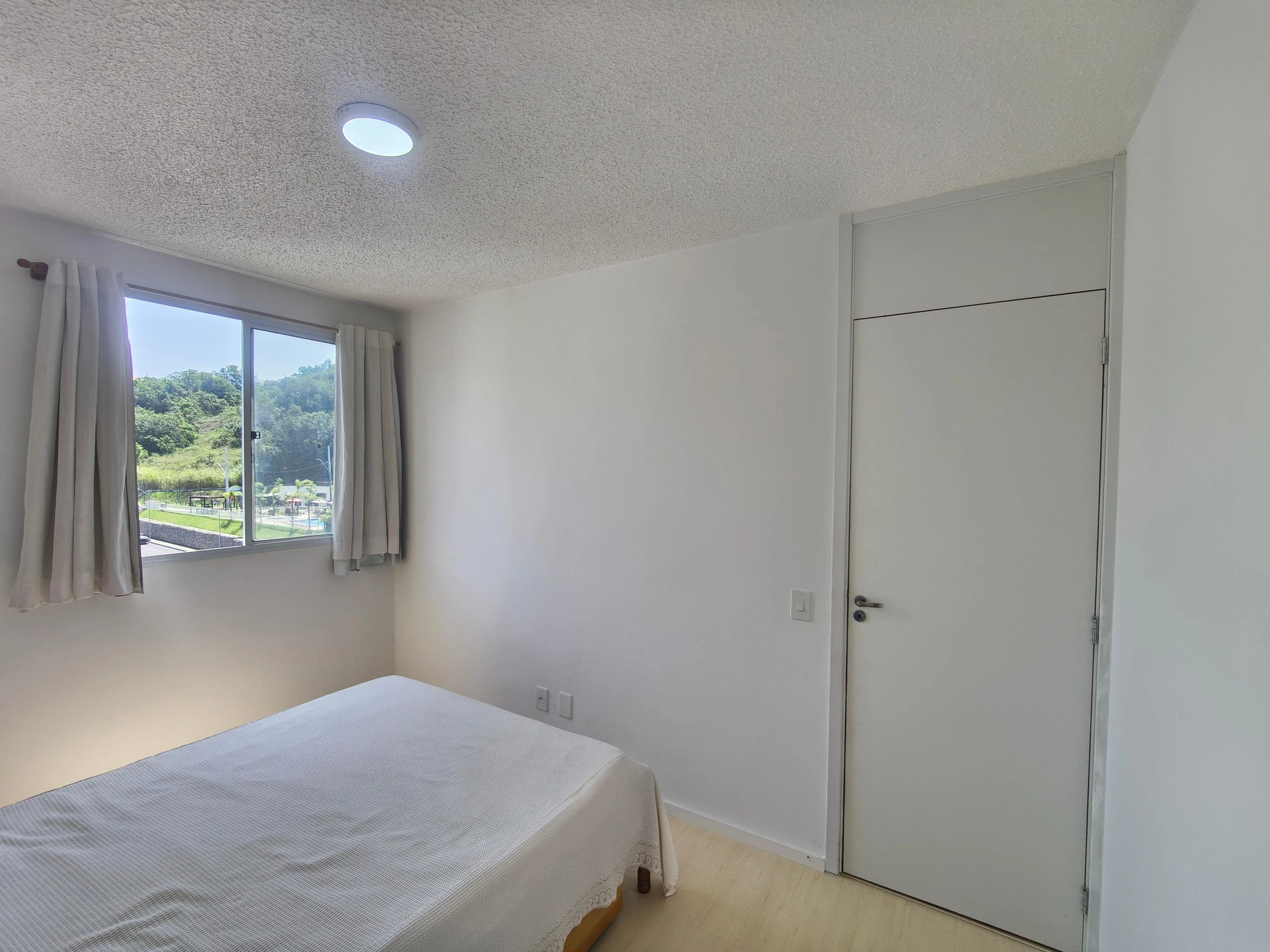 Mountain view in a 2-bedroom apartment, 50 m² — photo 13