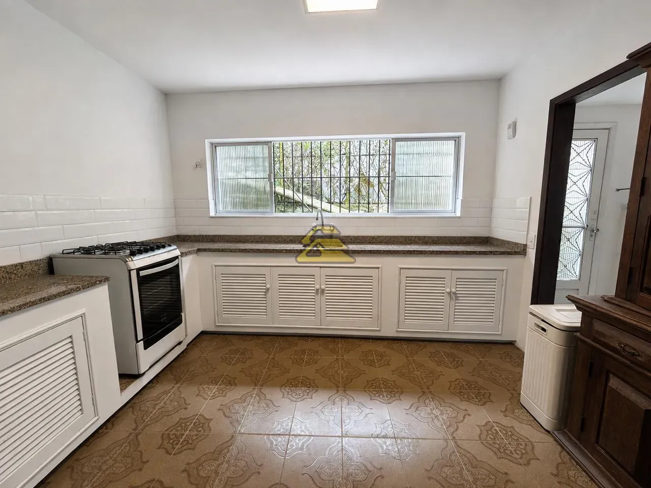 Furnished house with 4 bedrooms and 5 bathrooms — photo 3