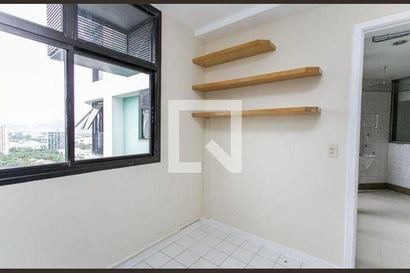 200 m² apartment with 3 en-suite bedrooms and balcony — photo 13