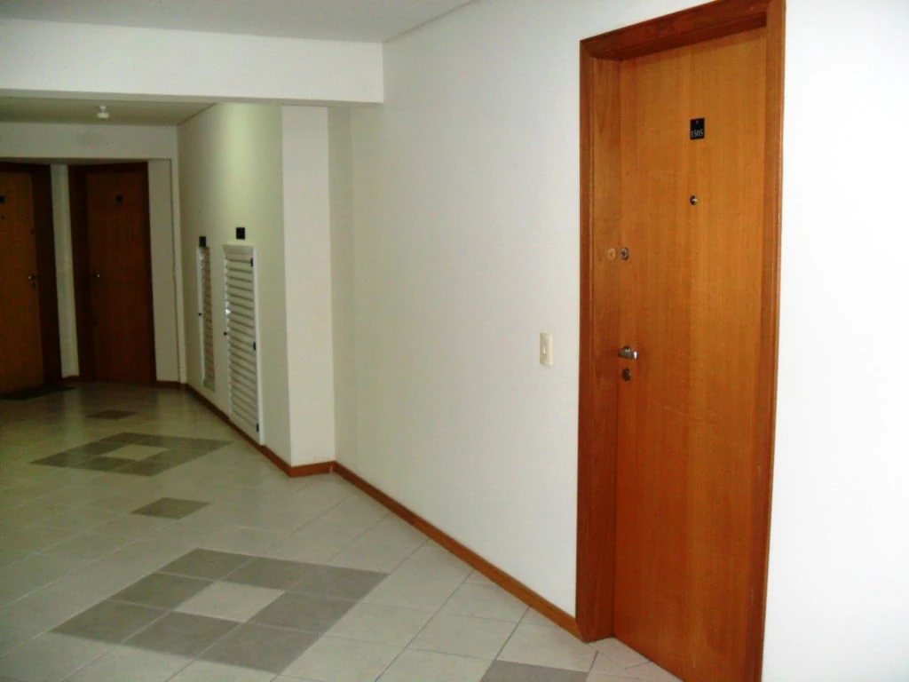 Furnished studio, 66 m², with wood or laminate floors — photo 19