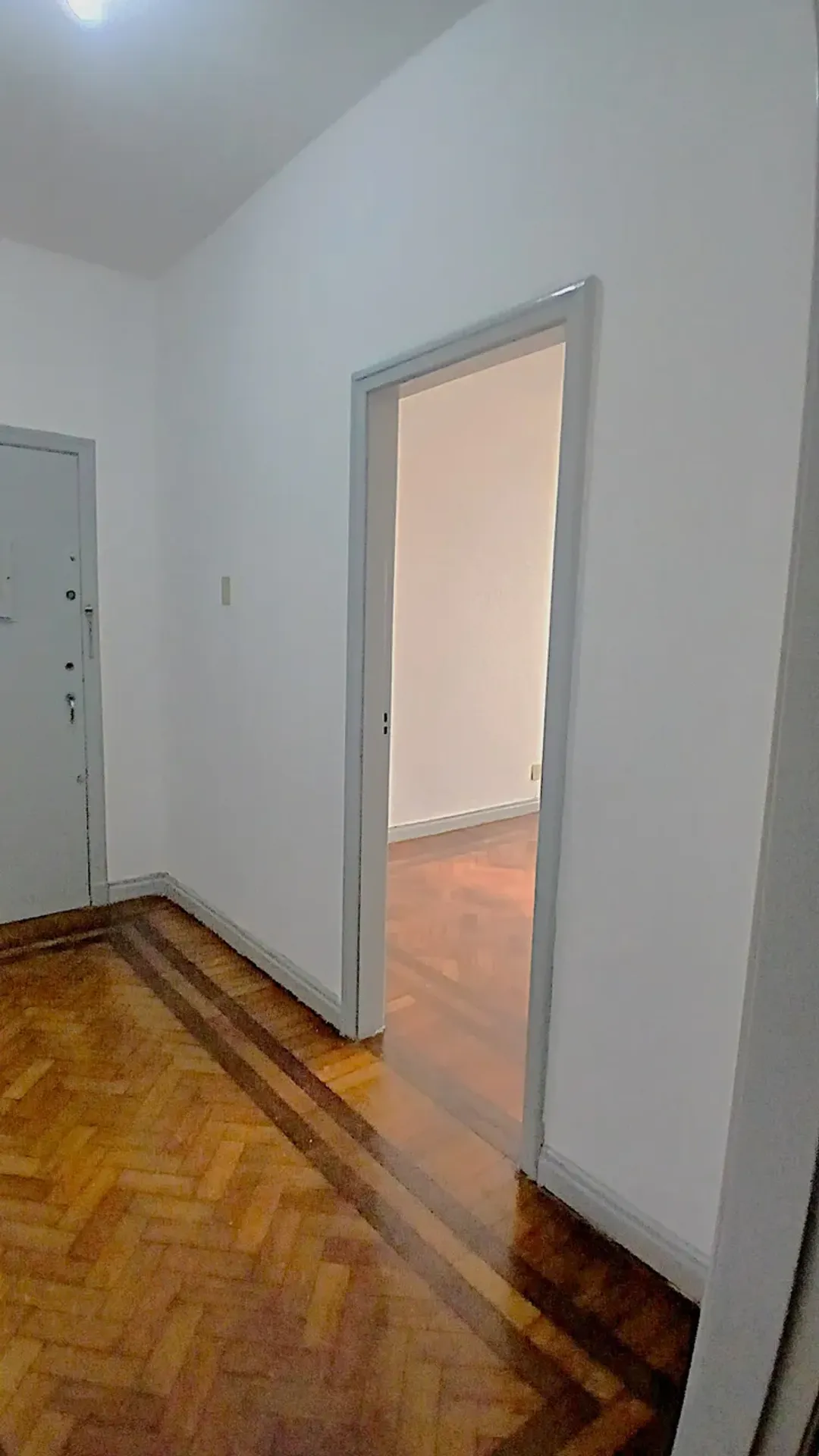 Apartment on the 2nd floor with wood or laminate floors — photo 16