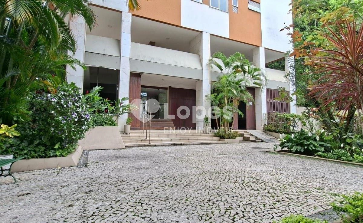 2-bedroom apartment with a mountain view in Rio de Janeiro — photo 35