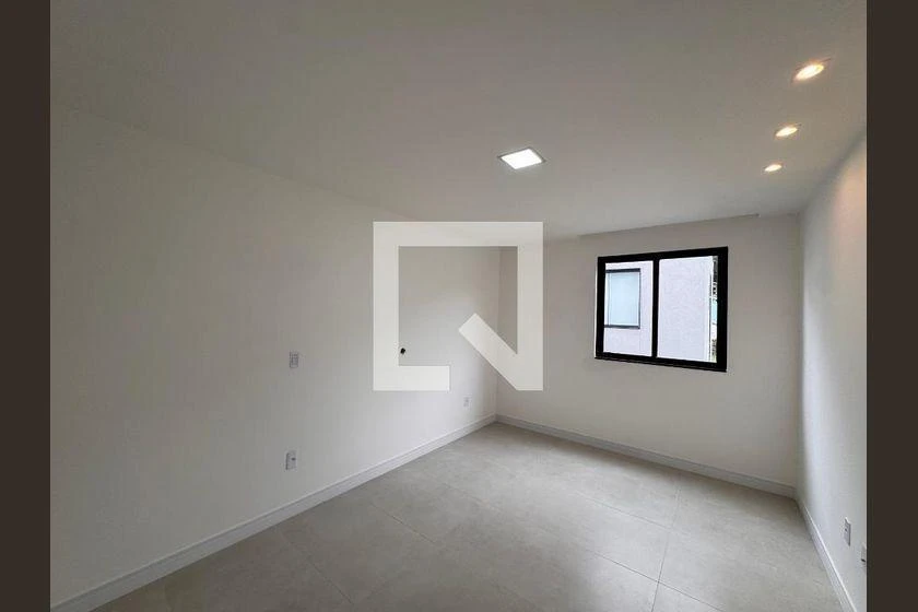 Rental house with 4 bedrooms and 222 m², balcony — photo 6