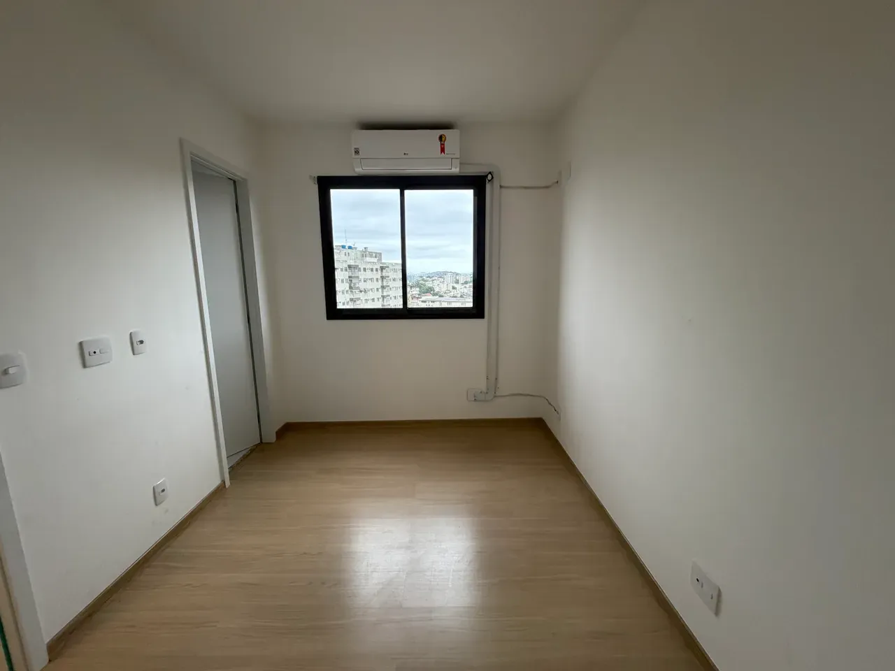 Wood or laminate floors in a 3-bedroom apartment, 69 m² — photo 22