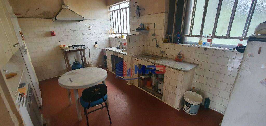 House with 1 bedroom and 1 bathroom needing renovation — photo 8