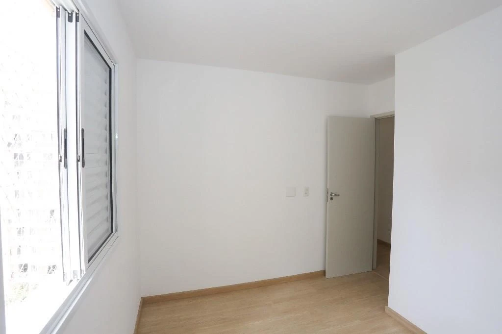 Wood or laminate floors in a 3-bedroom apartment, 62 m² — photo 15