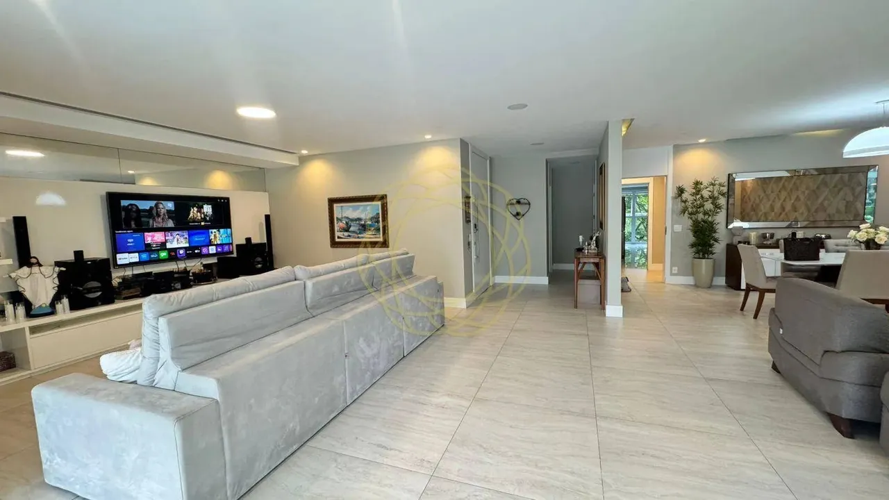 Furnished apartment with 4 bedrooms and 381 m² — photo 2