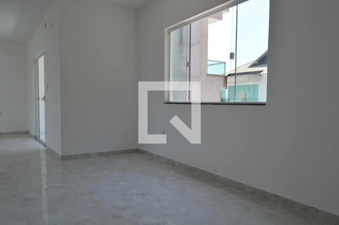 Casa de 3 quartos com janelas do piso ao teto — photo 93