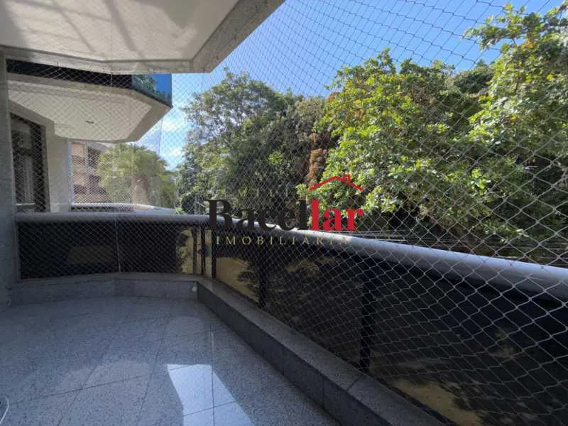 4 quartos e banheira: apartamento de 230 m² — photo 13