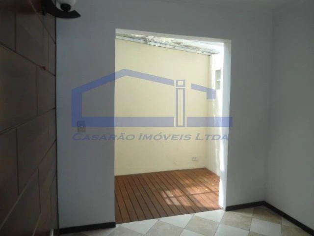 Balcony with a grill in a 3-bedroom apartment, 160 m² — photo 4