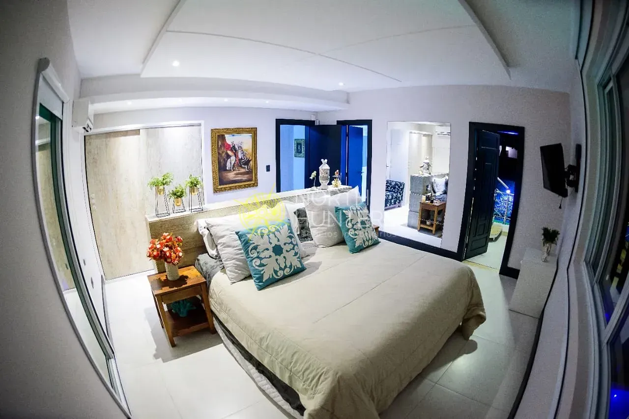 Casa con 5 dormitorios y cocina de concepto abierto — photo 65