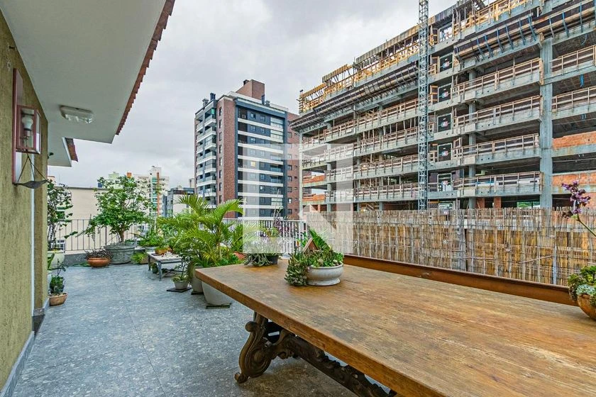 3-bedroom apartment with balcony and 2 parking spaces