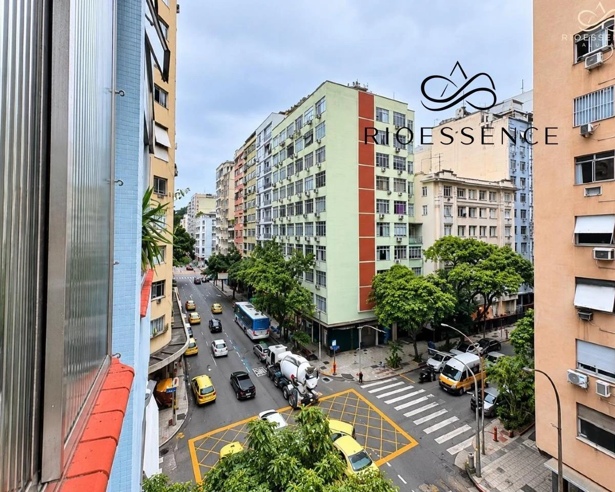 Glass-enclosed balcony in a one-bedroom apartment, 48 m² — photo 13