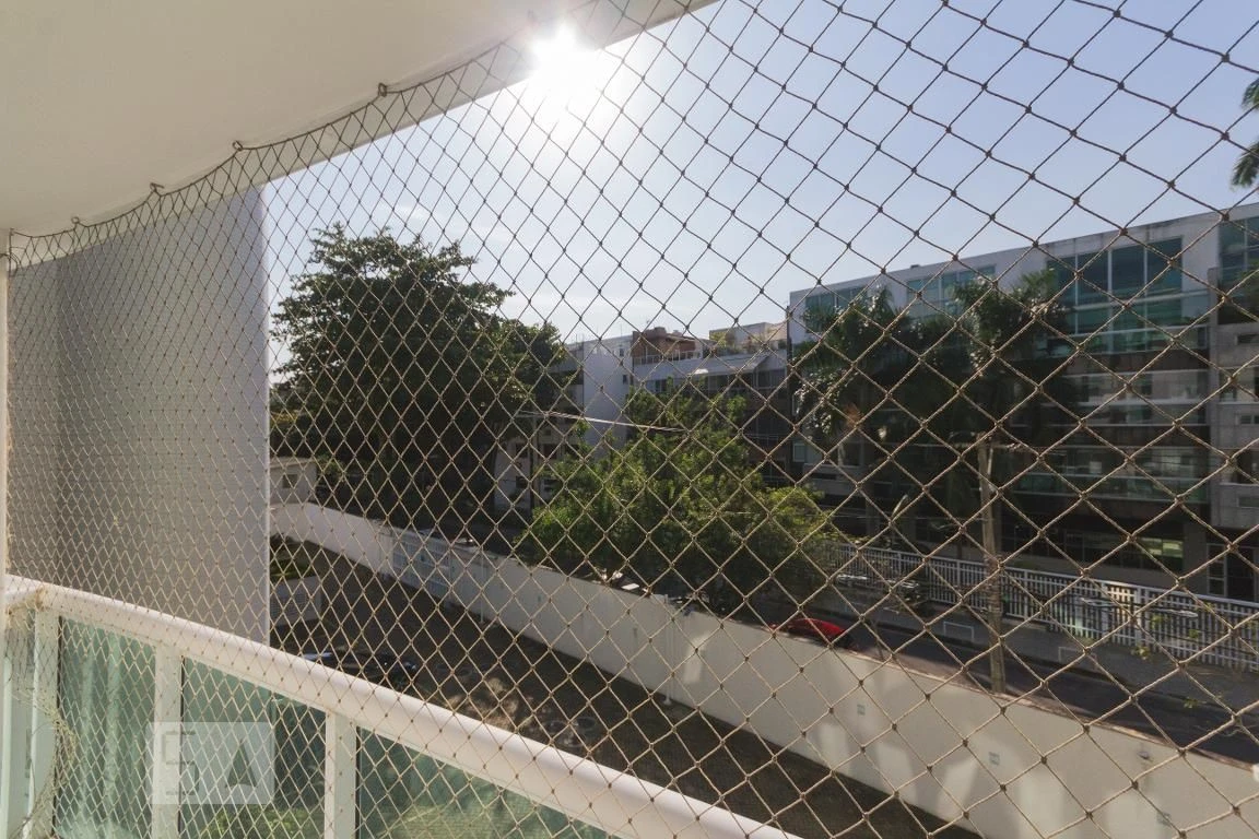 Furnished apartment with 2 en-suites and a balcony — photo 37