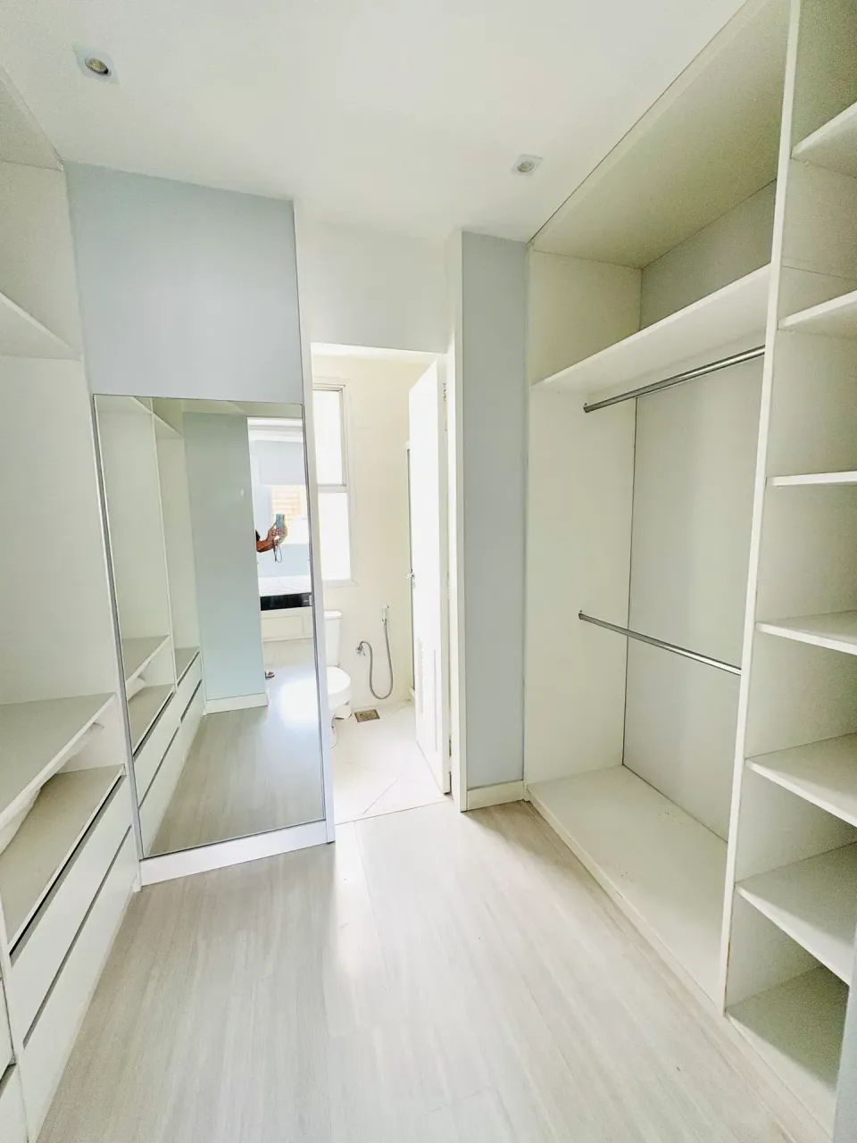 Furnished 1-bedroom apartment with a separate kitchen — photo 10