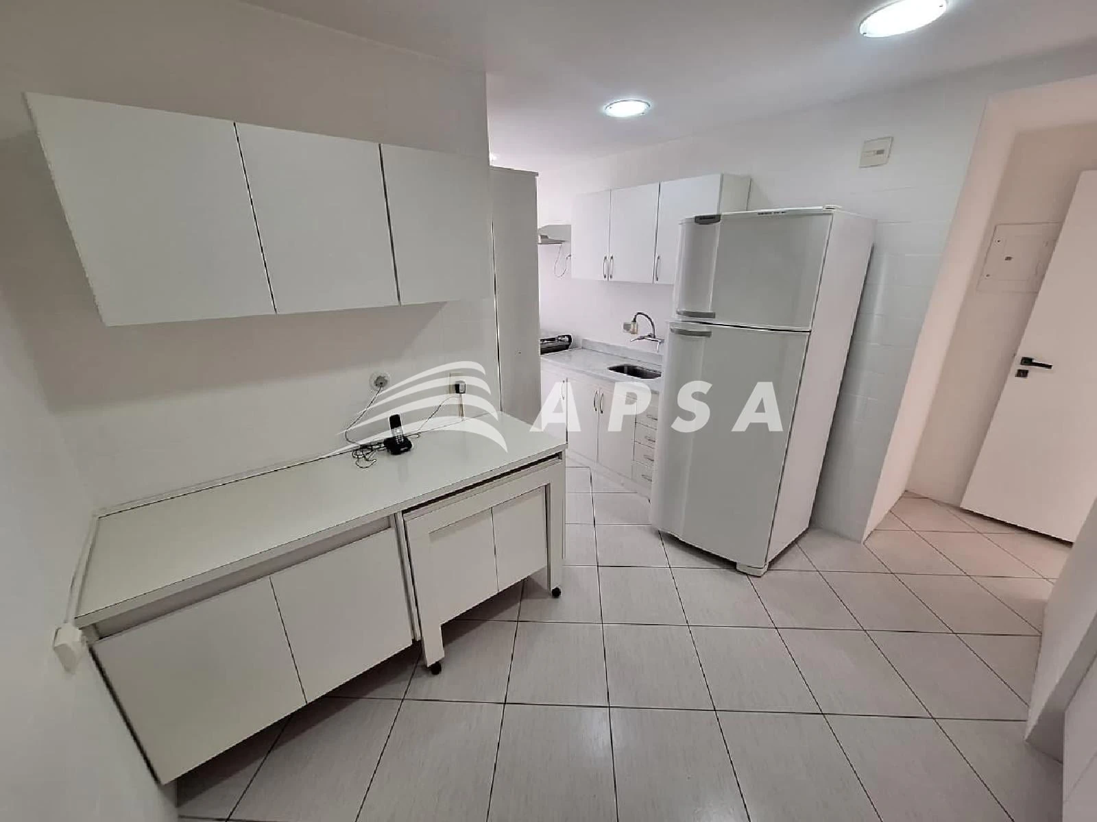 Walk-in closet in a 2-bedroom apartment, 90 m² — photo 5