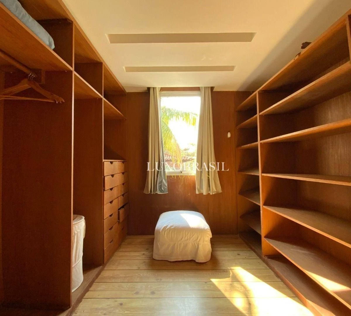 Apartment with 4 suites and access to shared pool — photo 49