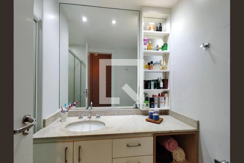 3-bedroom apartment with a mountain view — photo 27