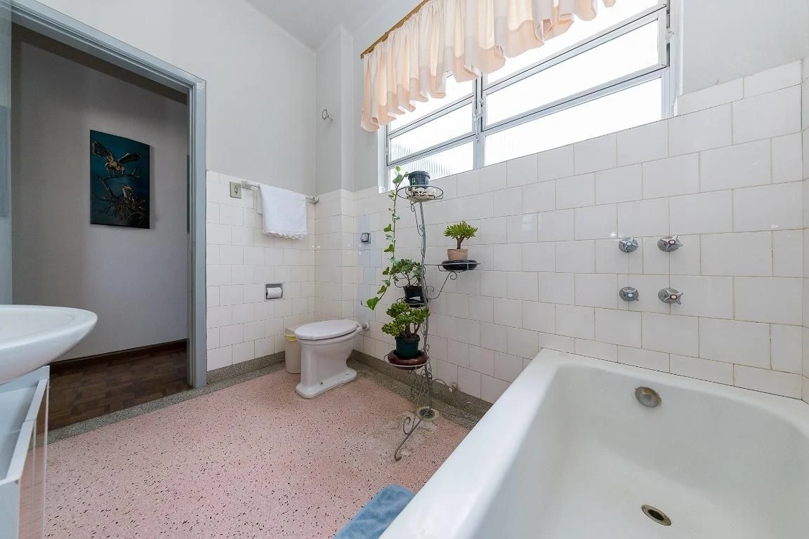 Furnished apartment, 97 m², with a bathtub — photo 52