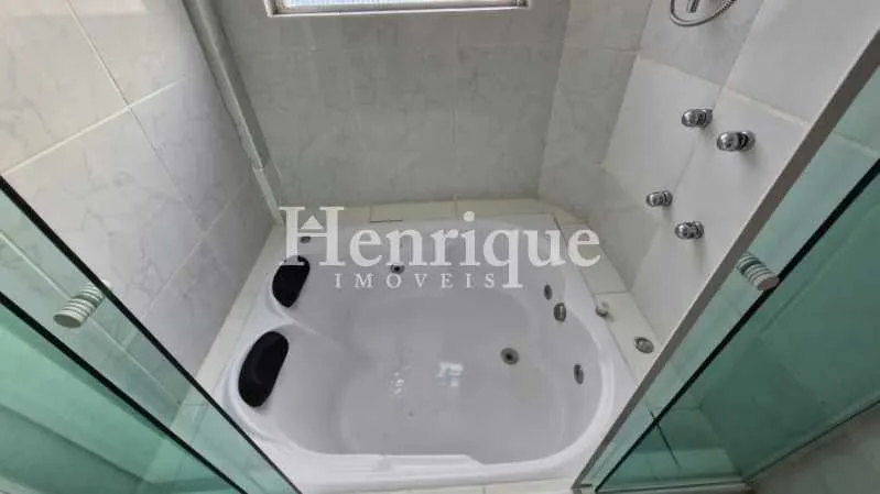 95 m² apartment with a bathtub and a walk-in closet — photo 6