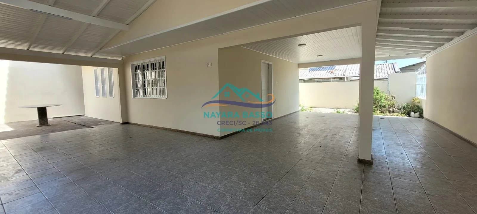 4-bedroom house with a connected open-plan kitchen — photo 22