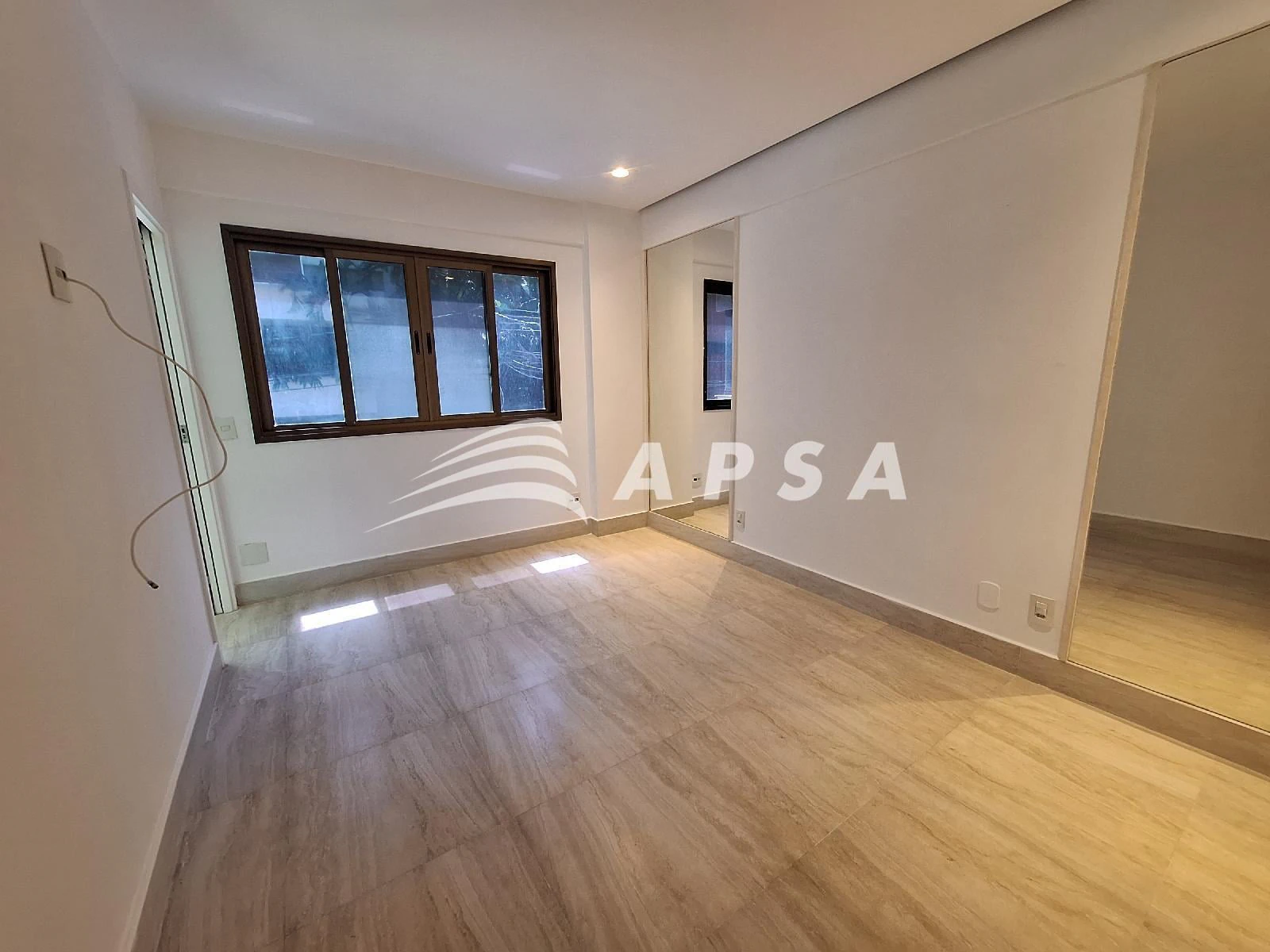 Apartment, 96 m², with a glass-enclosed balcony — photo 13