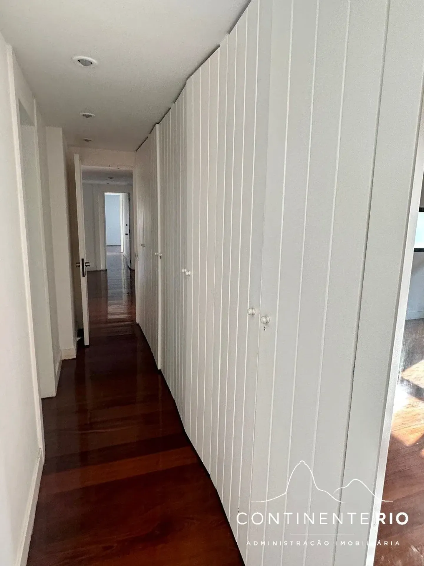 Apartamento con 4 dormitorios y balcón acristalado — photo 24