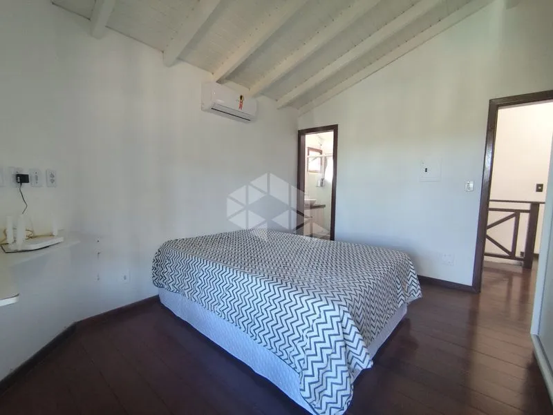 Мебльований будинок з 4 спальнями-сюїтами та садом 240 м² — photo 20