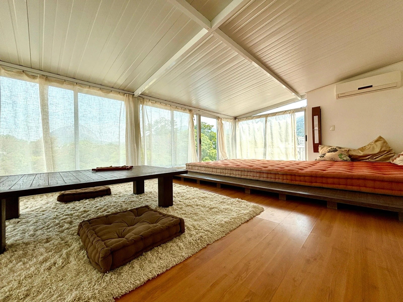 Панорамные окна и 2 спальни: квартира 180 м² — photo 18