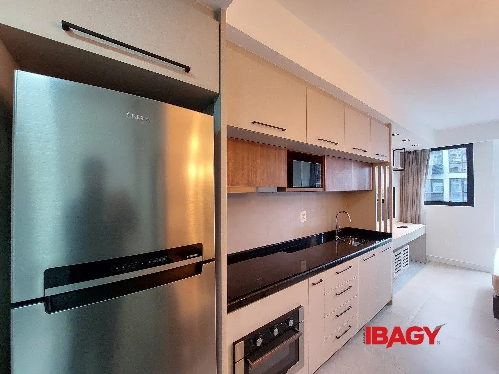 Furnished studio with a glass-enclosed balcony — photo 79