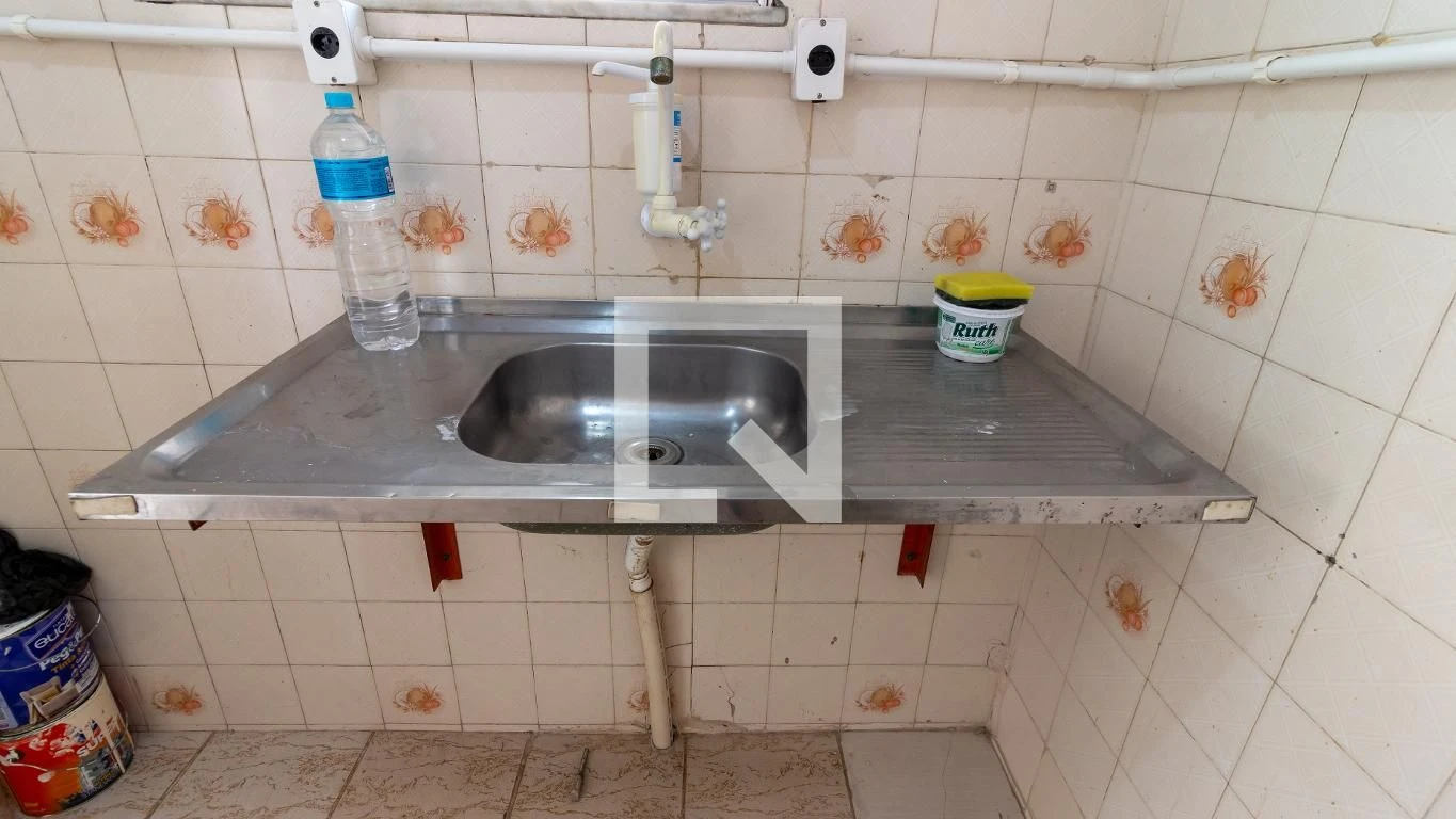 Studio kitnet with balcony, 1 bedroom and 1 bath, no parking