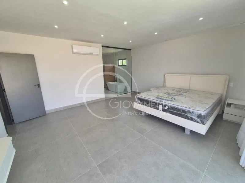 Furnished house with 4 en-suites and open-plan kitchen — photo 19