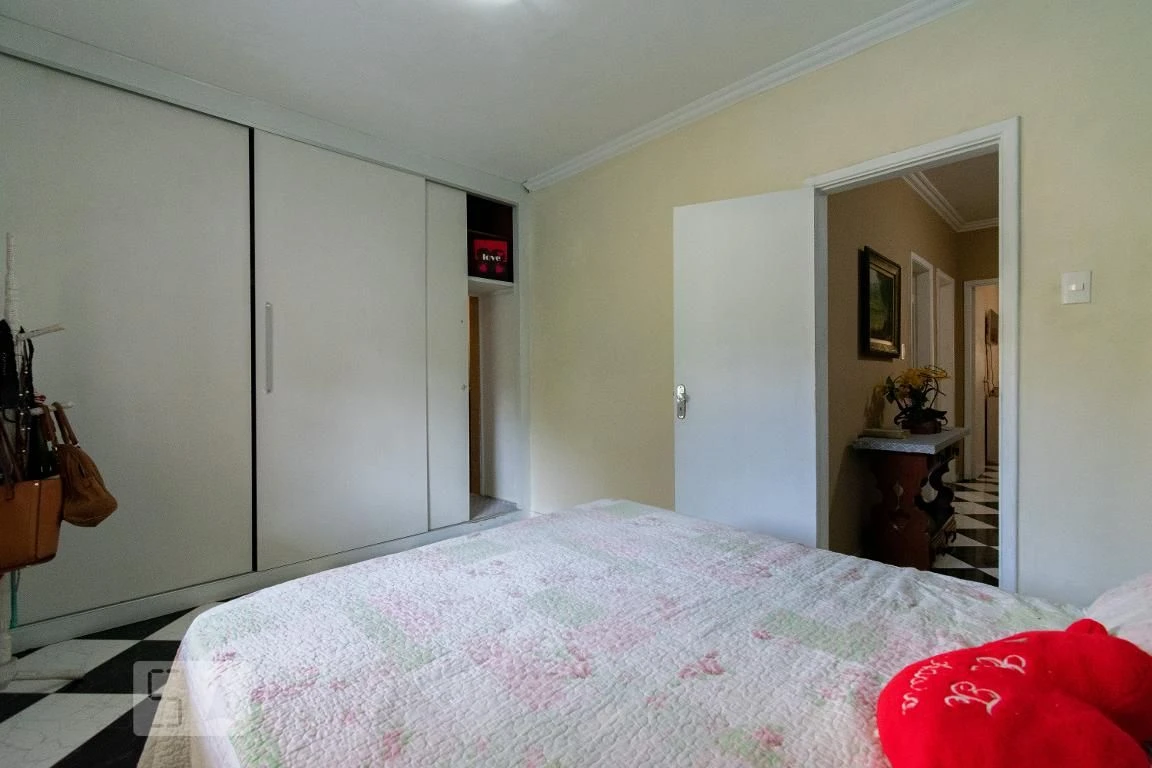 Furnished 4-bedroom house with private garden — photo 14