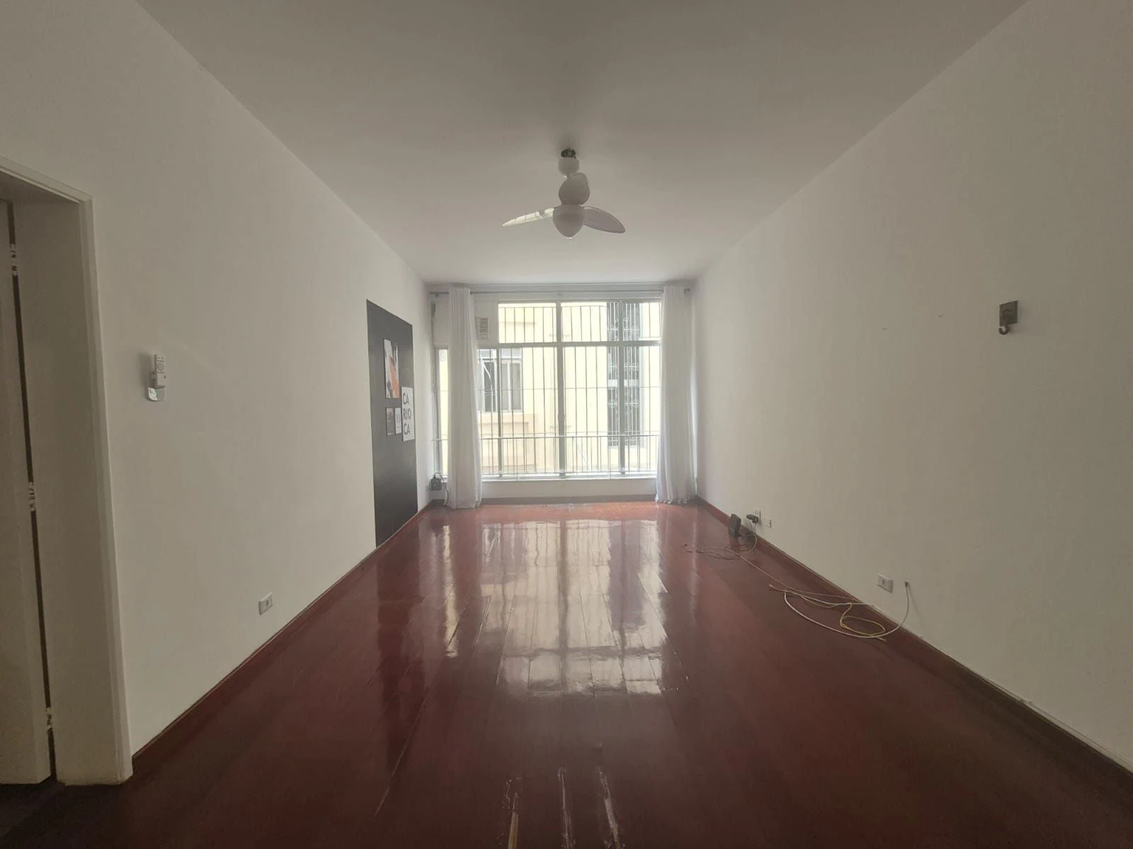 Wood or laminate floors in a 3-bedroom apartment, 100 m² — photo 7