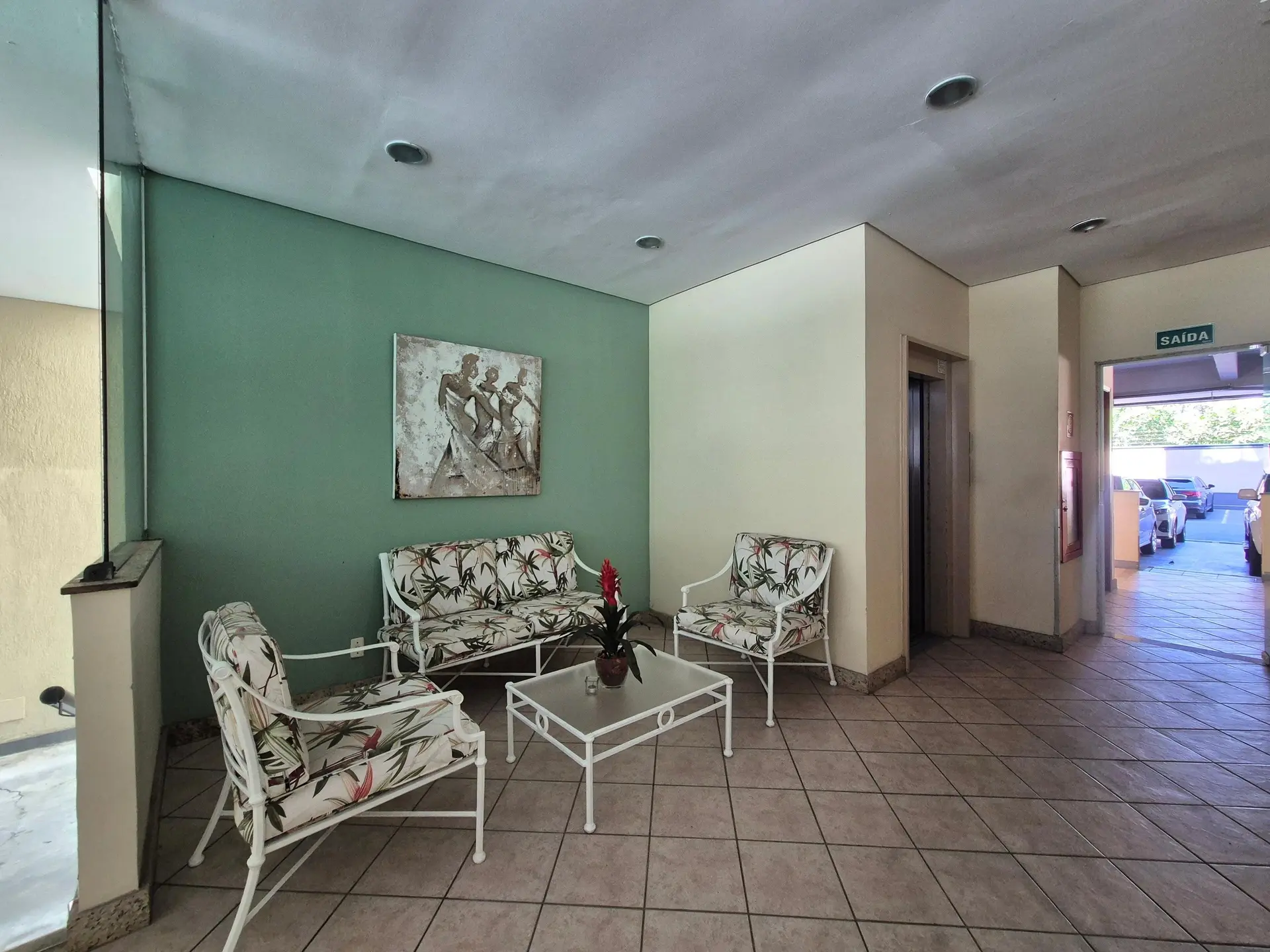 Apartamento com 2 quartos, suíte e varanda com animais — photo 19