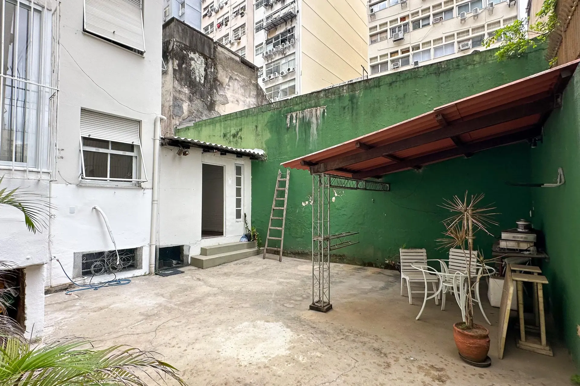 Washing machine in a 4-bedroom apartment, 168 m² — photo 47