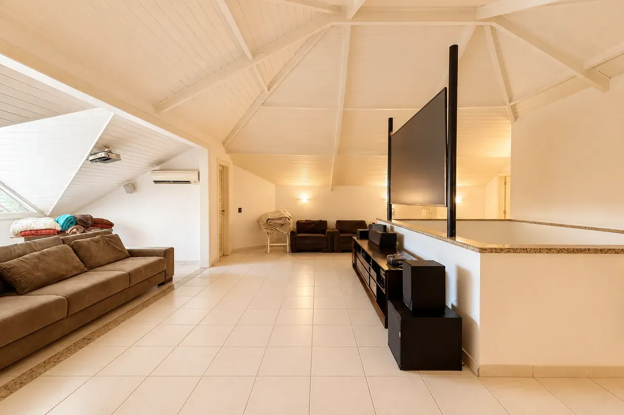 Furnished house, 773 m², with a bathtub — photo 22