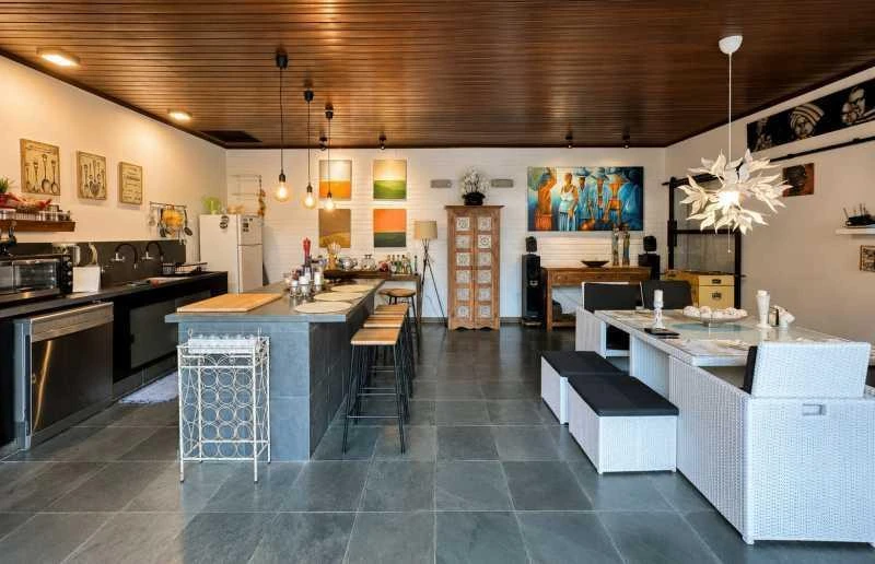 600 m² house with 5 en-suite bedrooms and an open kitchen — photo 5