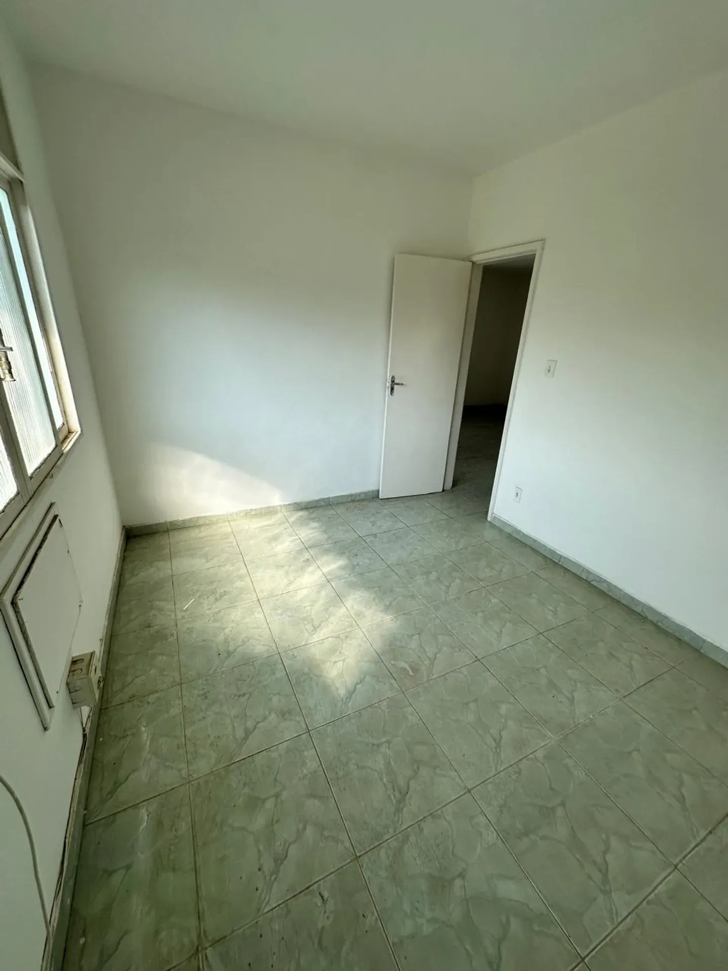 Unfurnished apartment with a private garden — photo 15