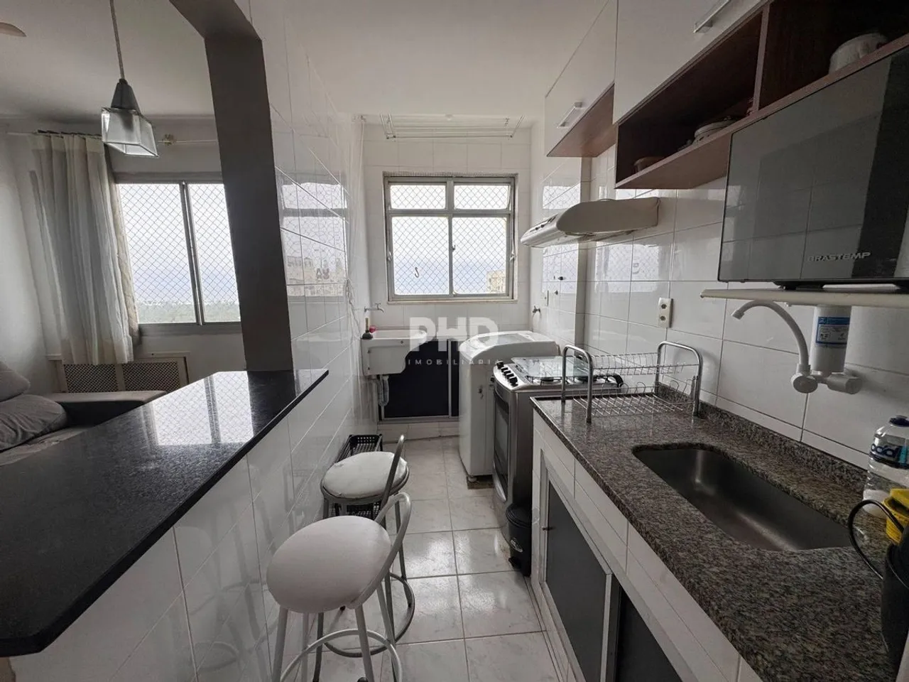 Furnished 2-bedroom apartment with open-plan kitchen — photo 10