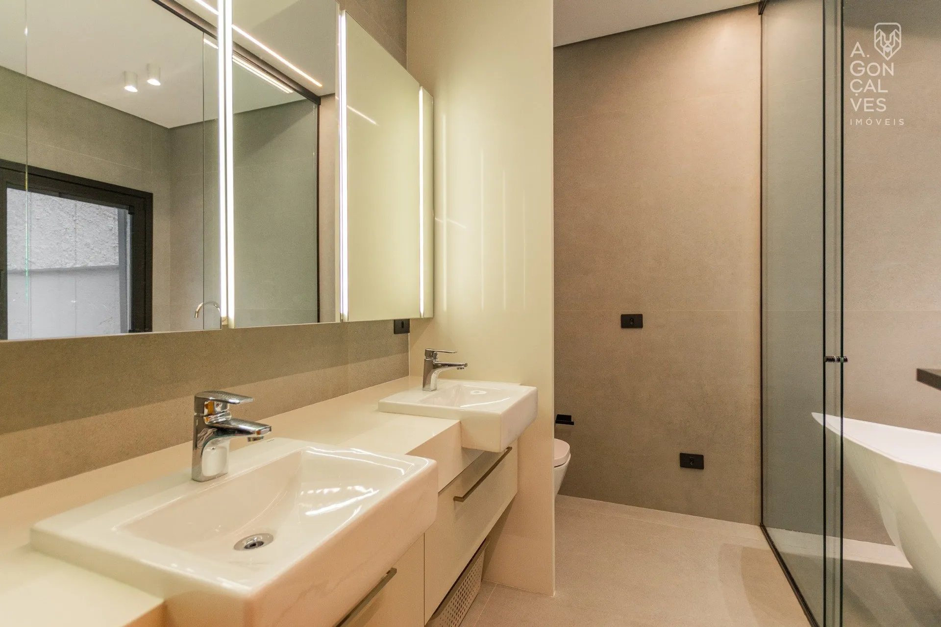 Furnished house with 4 bedrooms and 5 bathrooms — photo 41