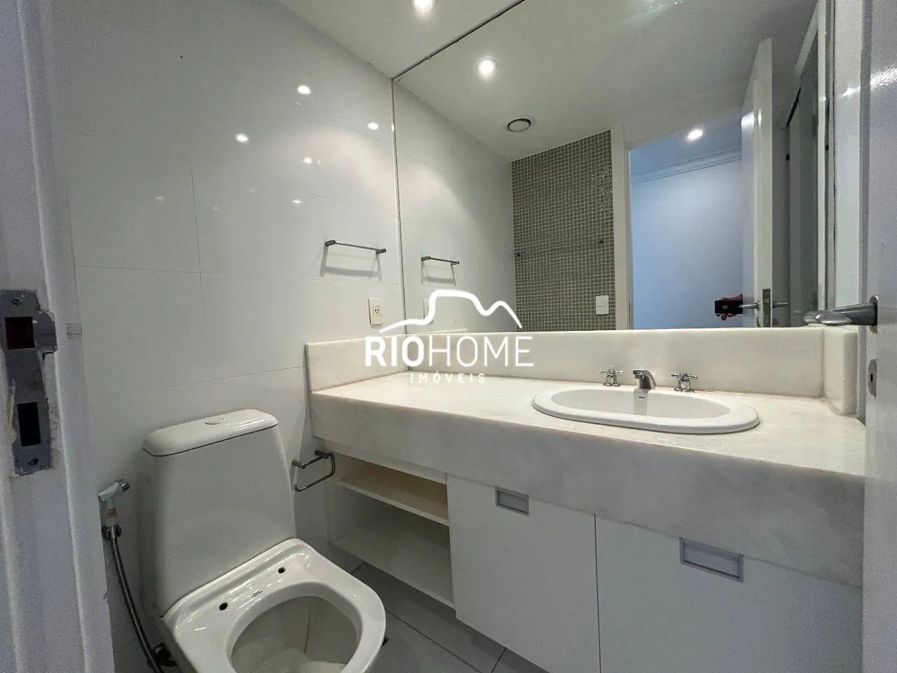Apartment, 174 m², with a glass-enclosed balcony — photo 38