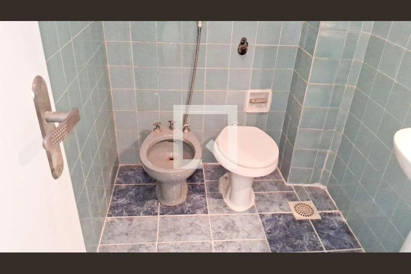 Wood or laminate floors in a 2-bedroom apartment, 75 m² — photo 5