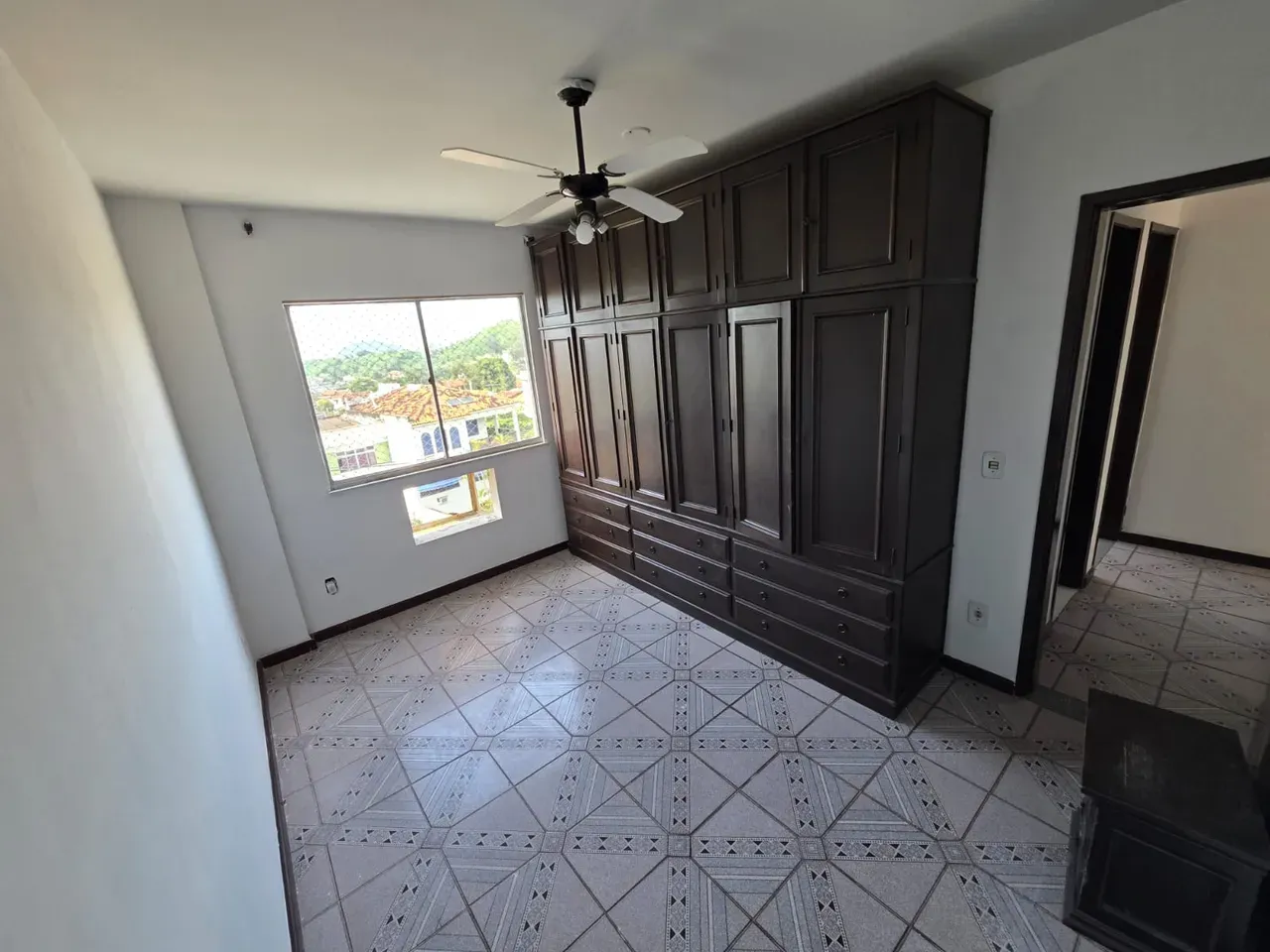 2-bedroom apartment with a mountain view — photo 8