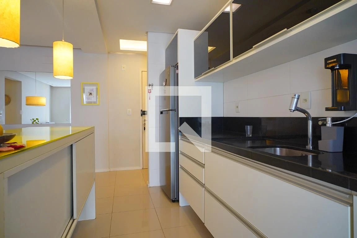 Glass-enclosed balcony in a 2-bedroom apartment, 78 m² — photo 8