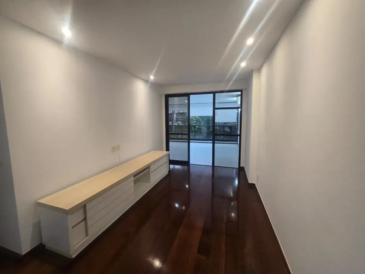 Apartamento de 2 quartos, varanda com janelas do chão ao teto — photo 10