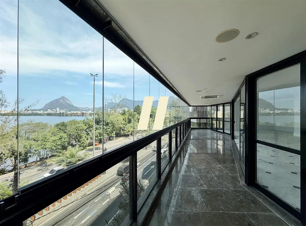 3-bedroom apartment with a bathtub in Rio de Janeiro