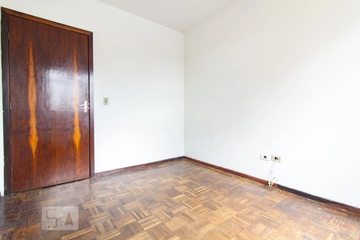 2-bedroom apartment with wood or laminate floors in Curitiba — photo 5