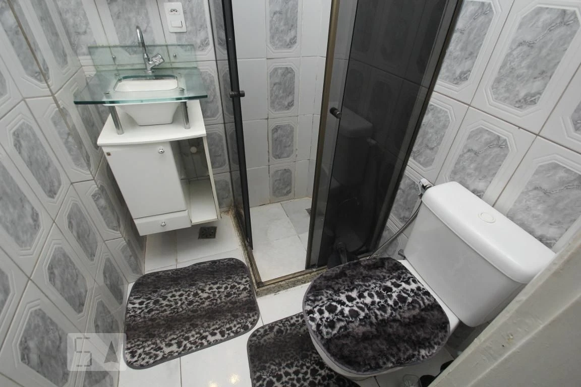 Furnished studio with 1 bedroom and glass shower enclosure — photo 27