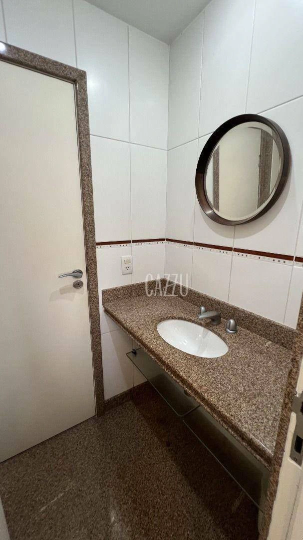 4-bedroom apartment in a building with a sauna — photo 11